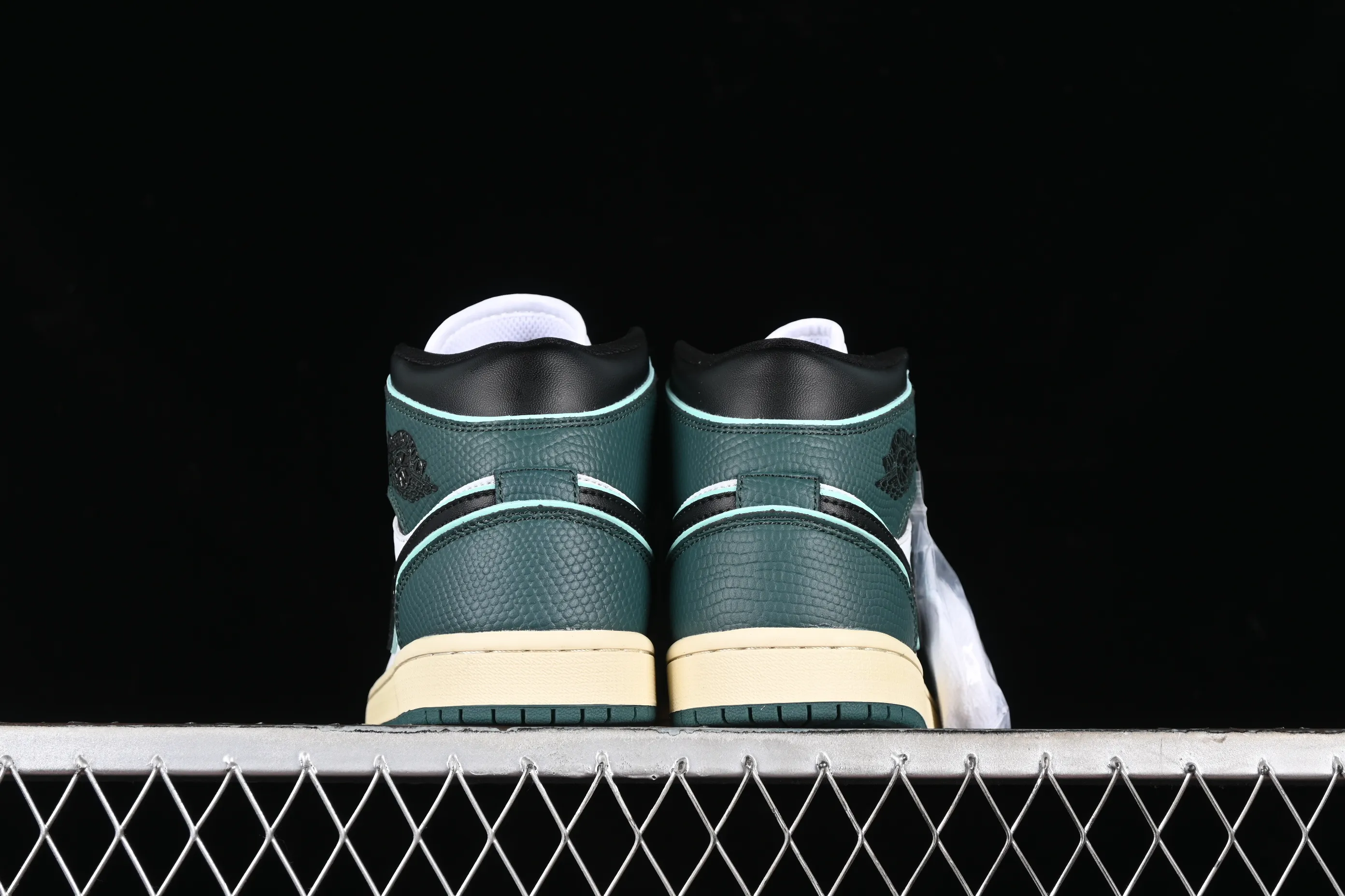 All Categories Air Jordan Jordan Series Basketball Shoes Air Jordan 1 Mid Air Jordan 1 Mid AJ1 Joe 1 Snake Print Black Green Toe Zhongbang Basketball Shoes FQ7818-100